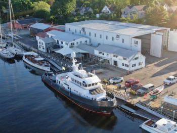 A photo of Lyman-Morse boatbuilding on the east side of Camden Harbor later in the morning, June 14, after a fire destroyed much of the Rhumb Line restaurant’s back storage and utility rooms in the building. (Photo courtesy Todd Anderson)