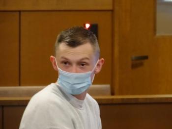 Before the hearing begins, McDevitt snatches a glimpse of those in the gallery. (photo by Erica Thoms)