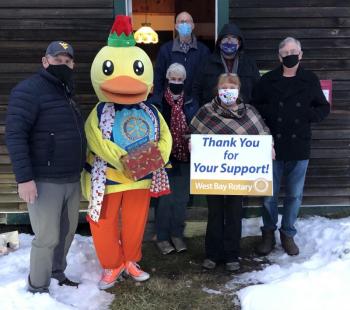 Lucky’s Christmas fundraiser. Front row: Ray Fink, Lucky the Duck, Lisa Dresser, Jan Abendroth.
Back row: Sandy Cox, George Abendroth, Ken Gardiner. (Photo courtesy West Bay Rotary)