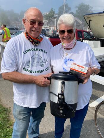 At the annual Blueberry Wing Ding, Larry and Peggy Digiovanne are old hands at coffee and juice duty.
Photos by Judith Moore Larry and Peggy