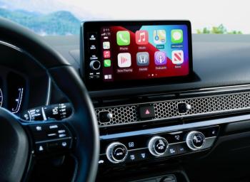 Every Civic gets this 9-inch touchscreen with wireless Apple Car Play and Android Auto. Note the manual on-off/volume knob for the 12-speaker Bose sound system.