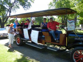 Warren Kincaid, the Ground Vehicle Conservator at the Owls Head Transportation Museum, very skillfully navigated the museum’s 1925 Ford Model T Bus in the parade. (Photo courtesy of Mary Kelly)