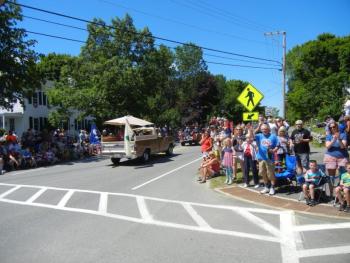 Turning the corner to the parade route. (Photo courtesy of Mary Kelly)