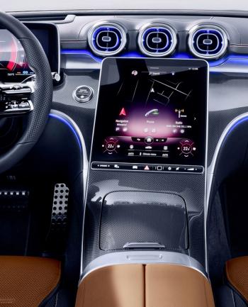 No more rotary control knob for the MBUX—it’s a touchscreen world now. The lighting and high-definition displays are brilliantly clear and colorful.