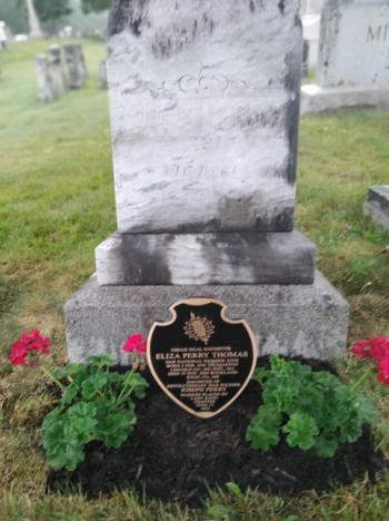 After unveiling. (Photo courtesy Lady Knox Chapter, Daughters of the American Revolution)