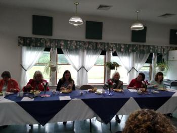 Head table Helen Shaw, Mary Kelly, Beth Calhoun, Susan Freeman, Anne Maurais, Amy Sabins. (Photo courtesy Lady Knox Chapter, Daughters of the American Revolution)
