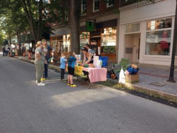A little craft time. (Photo by Sarah Thompson)