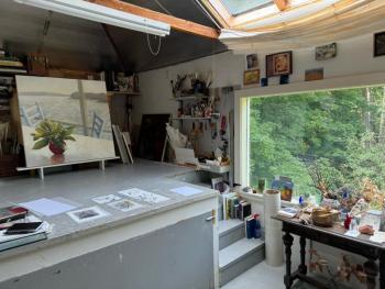 Lynn’s sunny studio. (Photo by Ed O’Brien)