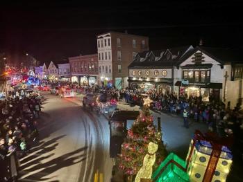 Christmas By the Sea Parade 2018. (Photo by Mackenzie Lyman)