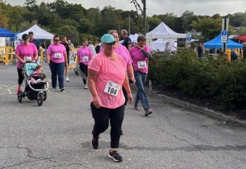 Camden Treasurer Marlene Libby, with her friends in pink, on the Camden Fire Dept. Windjammer 5K. (Photo by Lynda Clancy)