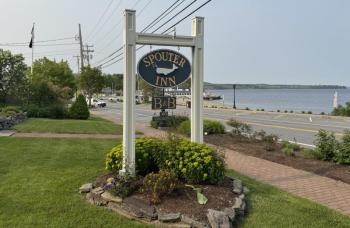 The Spouter Inn stands right across from the Beach. (Photo by Ed O’Brien) Spouter Inn