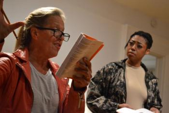 Jennifer Hodgson (Suzanne) explaining her opinions to A.J. Baldwin (Carina). (Photo by Scott Anthony Smith)