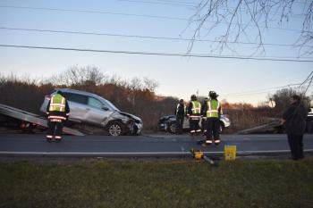 Each vehicle being pulled on to wreckers simultaneously