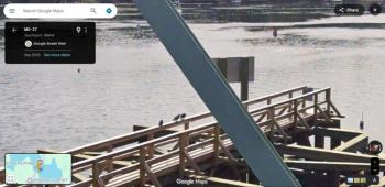 These pigeons were minding their own business on the Southport Bridge when the Google Street View camera snapped their portrait. 