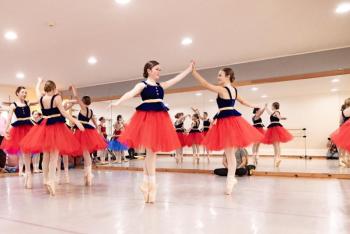 ballerinas on toes