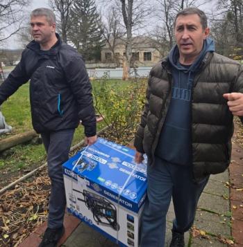 Volunteers deliver a portable generator to a home in Kyiv. (Photo courtesy Camden Rotary Club)