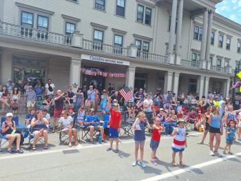 Bank crowd