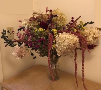 dried flowers in a vase