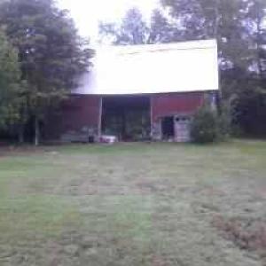 barn (Lincoln) -- free barn u tear down and haul off needs to go