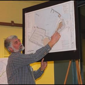 Stuart Smith makes a point while speaking to the crowd at the former Amalfi Restaurant Wednesday evening, Feb. 25. (Photos by Chris Wolf)