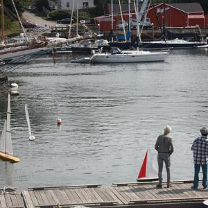 From left, Landis Gabel, Irvington Maxwell and Dave Johnson work the radio controls to maneuver their model sailboats to garner the best wind to keep them moving forward during Sunday’s RC Sailboat Race in Camden Harbor. (Photo by Holly S. Edwards)