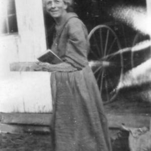 Hattie Fernald Warren, Margaretta Thurlow’s mother, was busy all day long with her farm chores. (Photo courtesy of Lincolnville Historical Society) margaretta thurlow