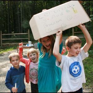Parker Olson, Faye Hildreth, Anna Hildreth and Ellory Olson shout and try to get the attention of passing automobiles to stop for some lemonade. (Photos by Chris Wolf))
