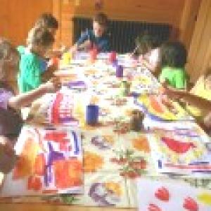 Children’s art class at Mill School (Photo courtesy of Toki Oshima)
