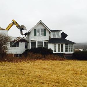 An old cottage on Dillingham Point in Camden gets torn down March 15. (Photo by Lynda Clancy)