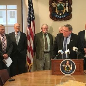 Governor Paul R. LePage thanks the SBW Task Force.