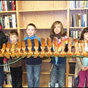 Kyley Leigh, Tanner Kopishki, Lucas Baker, Oscar Malcolm Eastwood Oakes, Abigail Kopishki and Enzo Oakes pose with the pilot whale skeleton they assembled at the Gibbs Library. (Photos by Chris Wolf)