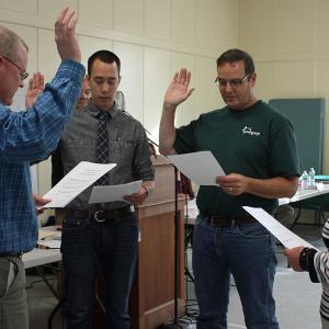 From left, Lincolnville Town Administrator David Kinney administers the oath of office to Josh Gerritsen, a new member of the Board of Selectmen; and Budget Committee members Garry Schwall and Dorothy Lanphere at the annual Town Meeting June 15. (Not present: Jonathan Fishman, Jill Feeney, Rebecca Stephens and Ed O’brien.) (Photo by Holly S. Edwards)
