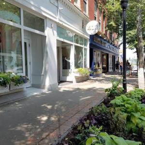 412 took first place in the window box category, and also has a beautiful sidewalk garden. (Photos by Rockland Main Street, Inc.)