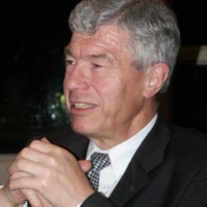 Hanns Peter Muth.
