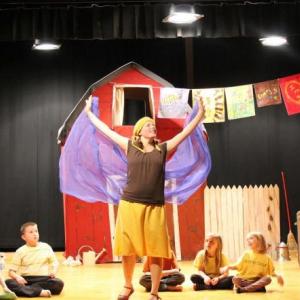 Godelieve Richard performs in "To Bee or Not to Bee"