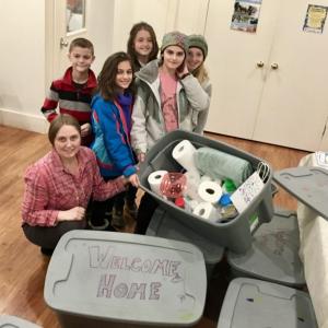 Elizabeth Siegel and the students from the Hebrew school stand with their Welcome Home Kits. (Photo courtesy of Elizabeth Siegel)