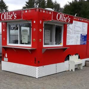 Ollie’s Food Truck. (Photo by Vickey Jones)