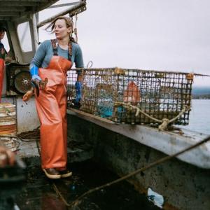 Lobsterman Sarah Leiter hauling with Captain Ariel Gilley on the F/V Queen B. (Courtesy Hannah McGowan Photography)