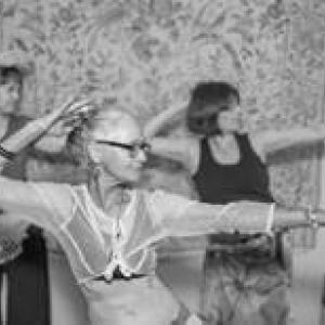 Shalimar (center), aka Patti Luchetti, teaching Bellydance class. (Photo courtesy Patti Luchetti)