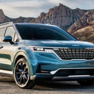 From this end, Kia’s 2022 Carnival looks like a modern three-row SUV.