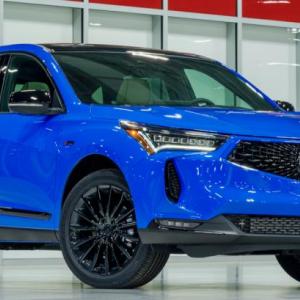 The RDX A-Spec Advance is almost more German than the Germans—purposeful, focused and equipped for comfort and concentration behind the wheel. This color is Apex Blue Pearl.