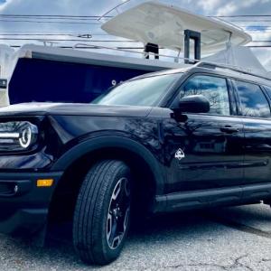 There’s nothing salty about the Ford Bronco Sport Outer Banks, nor can it tow a 15,000-lb. boat, but it looks sharp parked next to one. This color isn’t blue; in direct sunlight, it’s a metallic bronze that Ford calls Kodiak Brown.