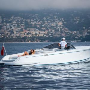 The LION, to be built by Hodgdon Yachts, can accommodate up to eight guests in a large cockpit which can also be configured for dining. Courtesy of Hodgdon Yachts