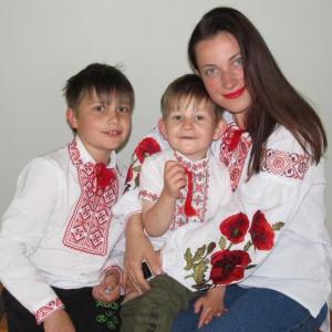 Daria with her two sons, Mitya, eight, and Niki, three at the home of friends. (Photo by Kay Stephens)