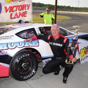 Kelly Moore with his winning trophy. Peter Taylor photo