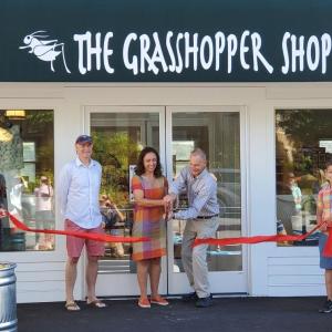 Emma, Rob and Sierra Dietz, Belfast Mayor Eric Sanders, and Pierson Dietz, at the ribbon-cutting of The Grasshopper Shop, in Belfast. (Photo courtesy Scott Smith, Belfast Area Chamber of Commerce)