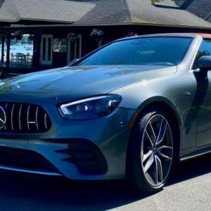 In Selenite Gray Metallic with a dark-red fabric top and gray 20-inch twin-spoke wheels, the AMG E53 makes a subtle but powerful statement: “I am confident, balanced and quick.”