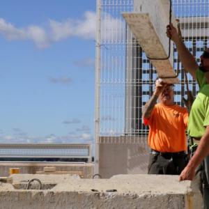 Construction crews “top off” a new cardiovascular medical tower in Portland. (Photo courtesy Maine Medical Center)
