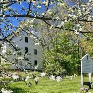 The 1821 Meeting House (Photo courtesy of the Lincolnville UCC church)