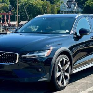 The Volvo V60 Cross Country is elegant and sophisticated and all we expect from a premium Swedish product. The electrified “mild hybrid” B5 powerplant delivers 260 smooth horsepower.